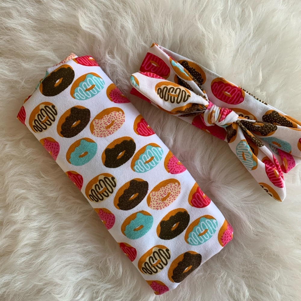 Donut receiving blanket and headband